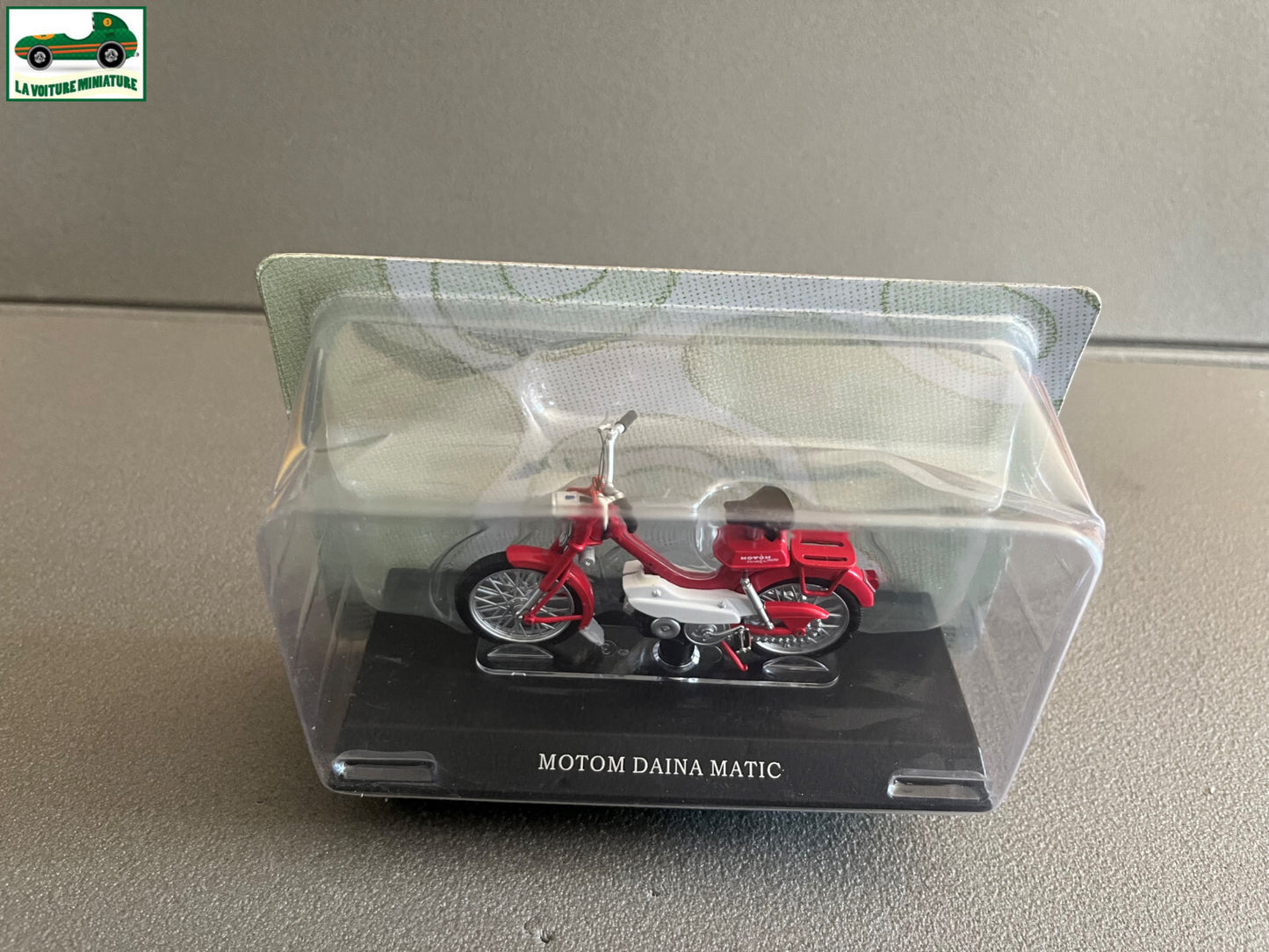 Moto Cyclomoteur miniature Motom Daina Matic Leo Models 1/18