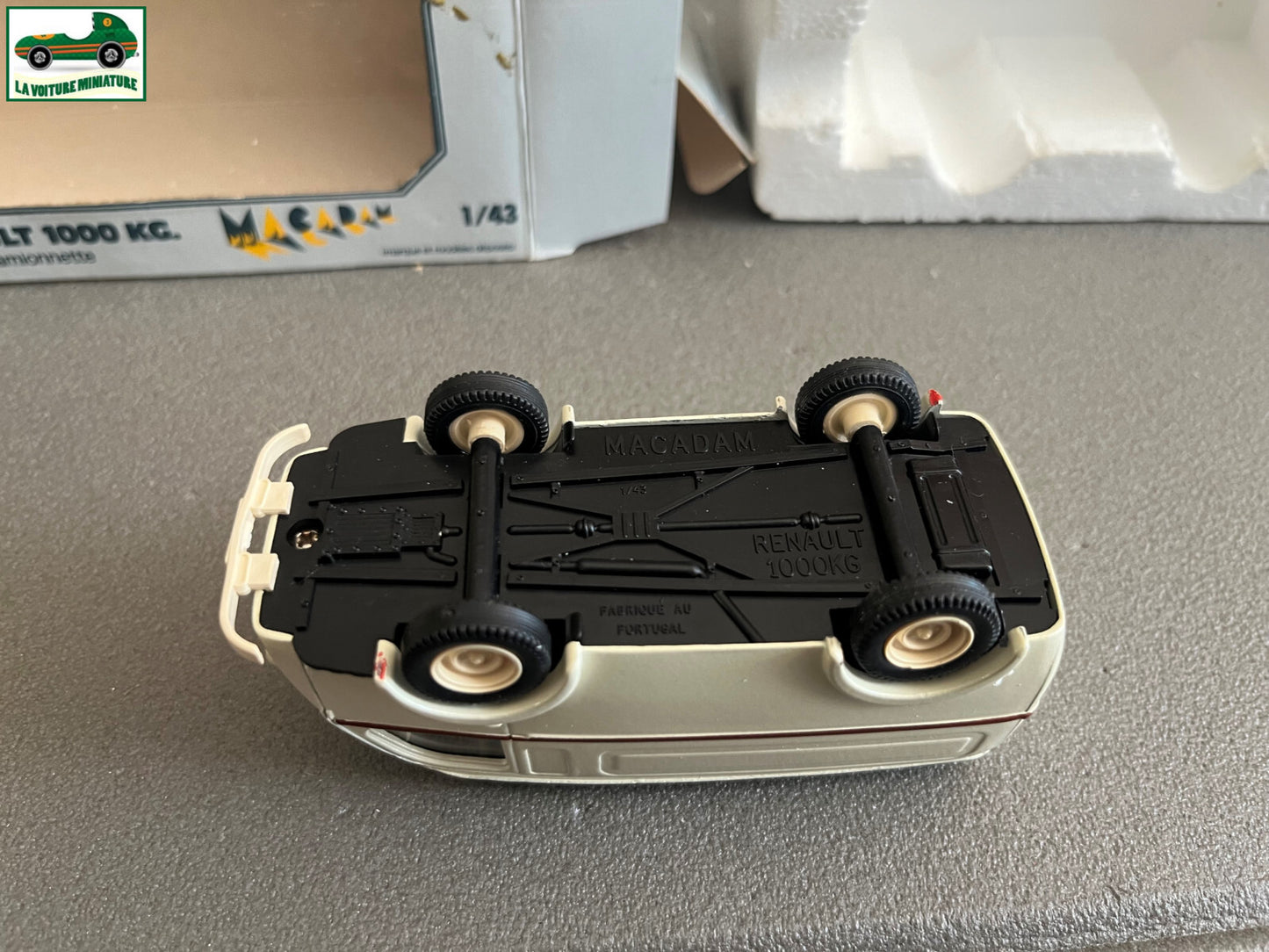 Voiture Miniature Renault 1000 KG Macadam au 1/43