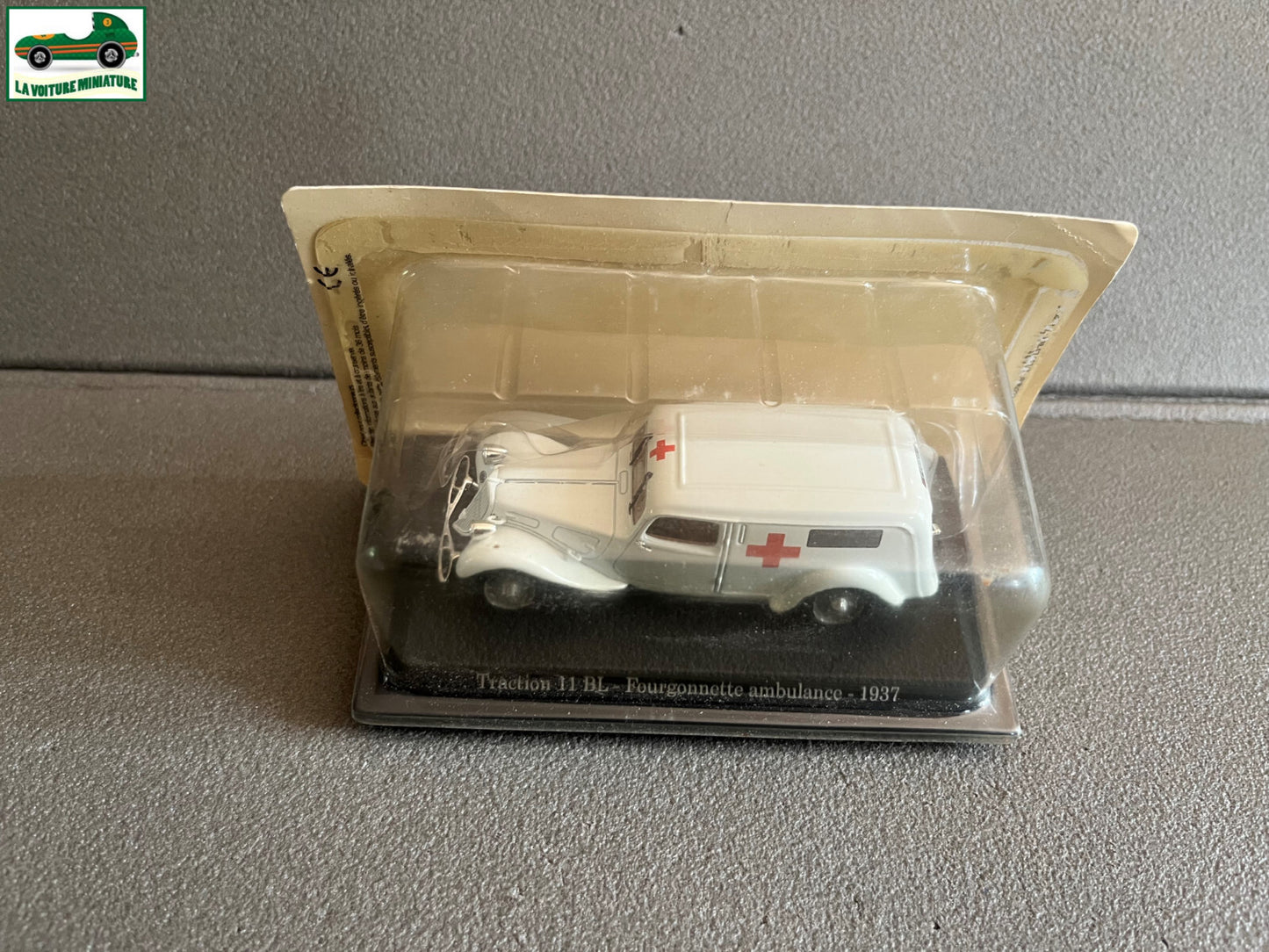 Voiture Miniature Citroen Traction 11 BL Ambulance 1937 au 1/43