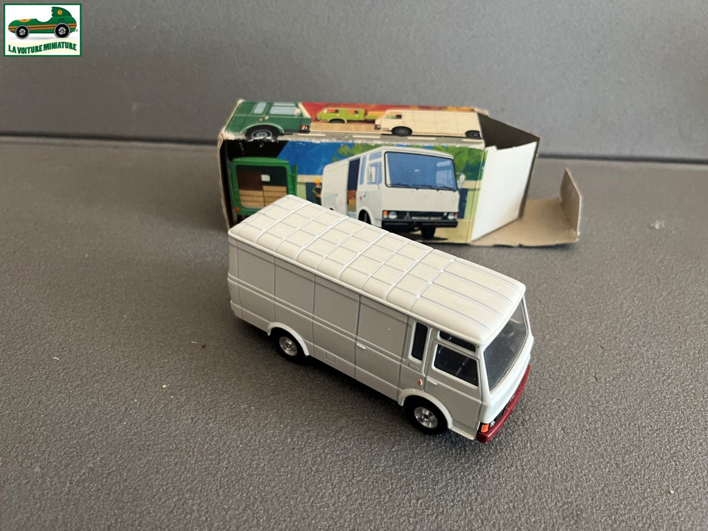 Ancienne Miniature Voiture Camion Magirus Deutz Cursor Modell 877 1/50
