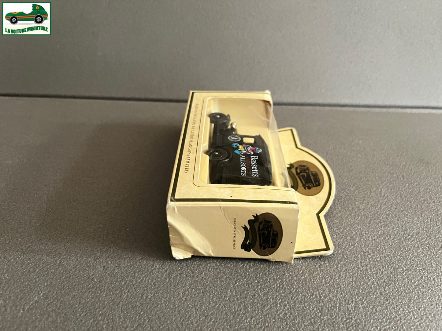 Voiture Miniature anglaise Tacot Ford Liquorice Bassetts Allsorts LLedo
