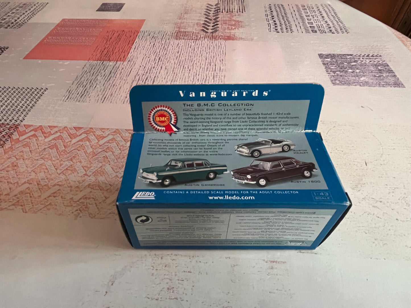 Voiture miniature Morris Minor Van Vanguards au 1/43