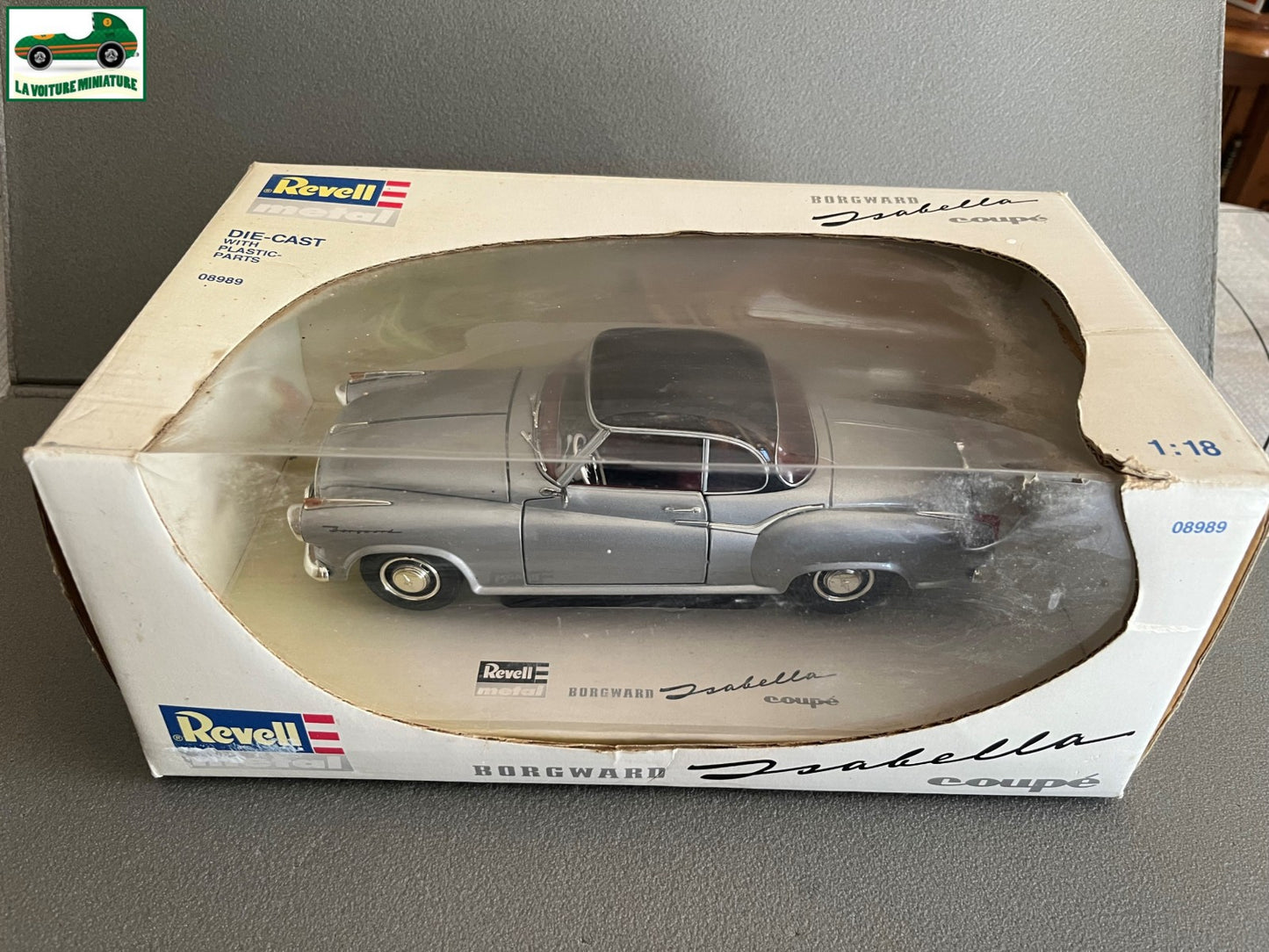 Voiture miniature Borgward Isabella Coupé Revell au 1/18