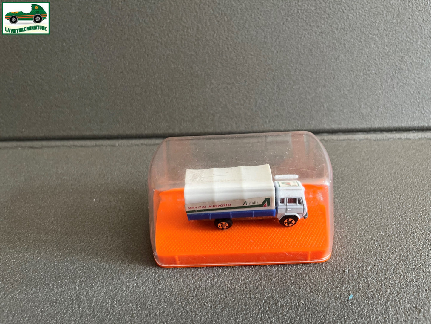 Voiture miniature Camion Mercedes Aeroport Guiloy Spain Echelle 1/124 Majorette