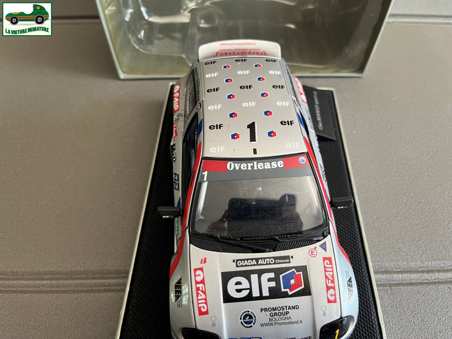 Voiture miniature Renault Clio Sport V6 Rangoni Universal Hobbies au 1/18
