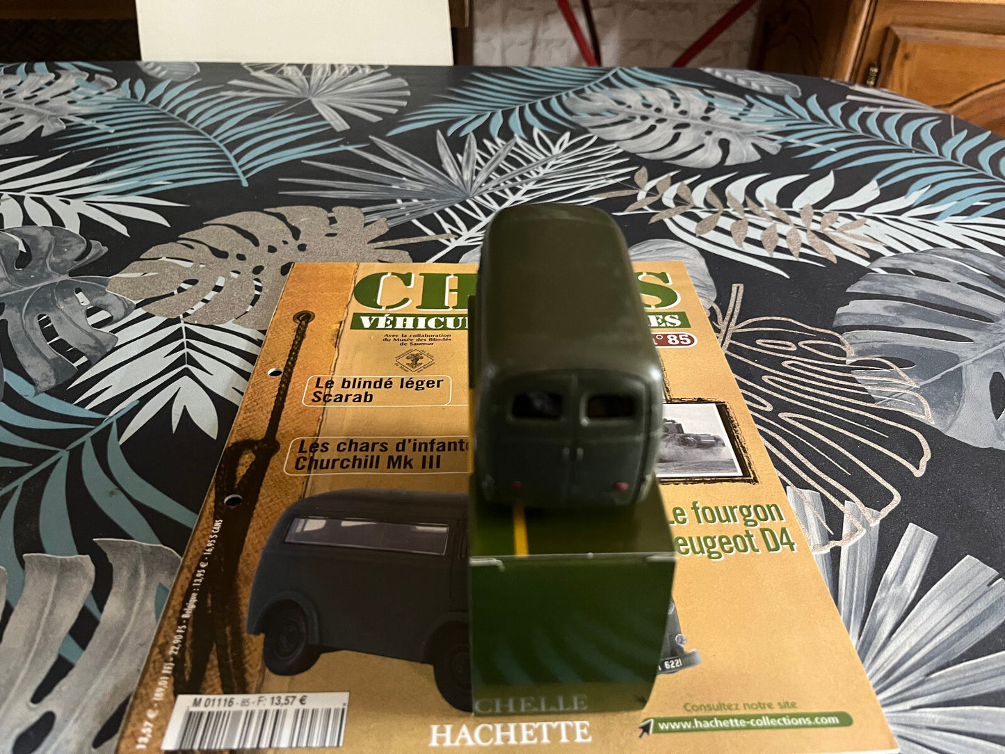 Chars et véhicules Militaires Solido Hachette Camion Fourgon Peugeot D4