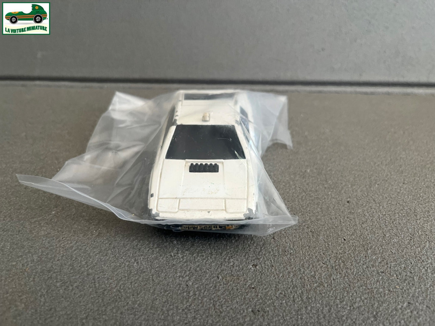 Voiture Miniature Lotus Esprit 007 Bond Corgi GT Britain 1/35 1/36 Epave