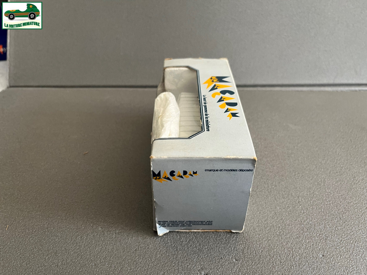 Voiture Miniature Renault 1000 KG Olibet Macadam au 1/43