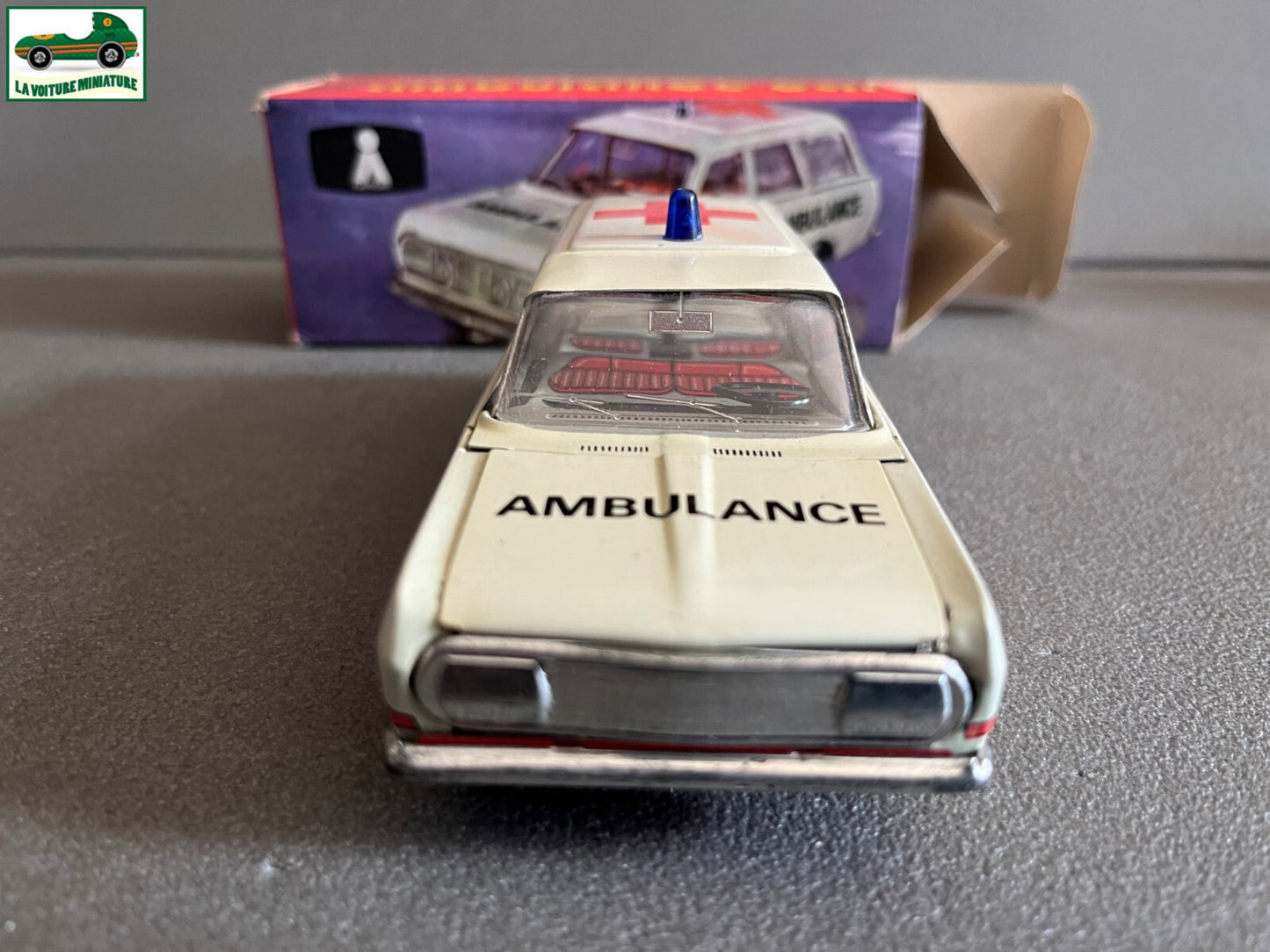 Ancien Jouet Voiture Plasticart Kombi Ambulance Car Tole Metal Made in GDR 1/30