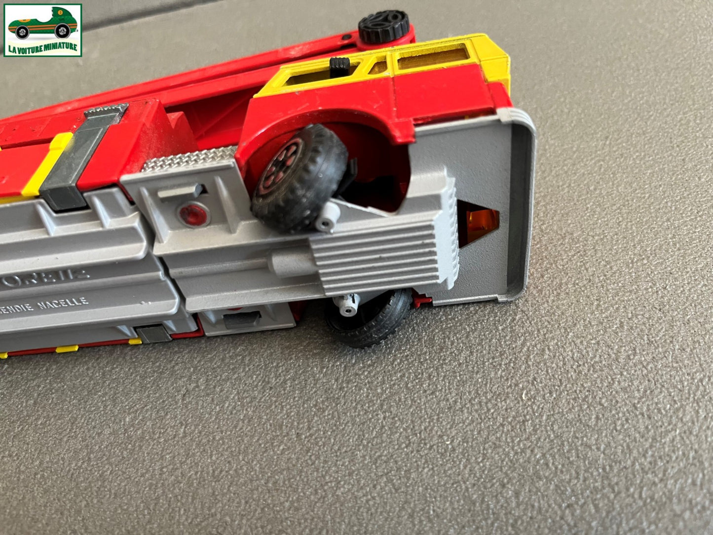 Ancienne Miniature Camion Pompiers Majorette Incendie Nacelle 1/47 Défauts