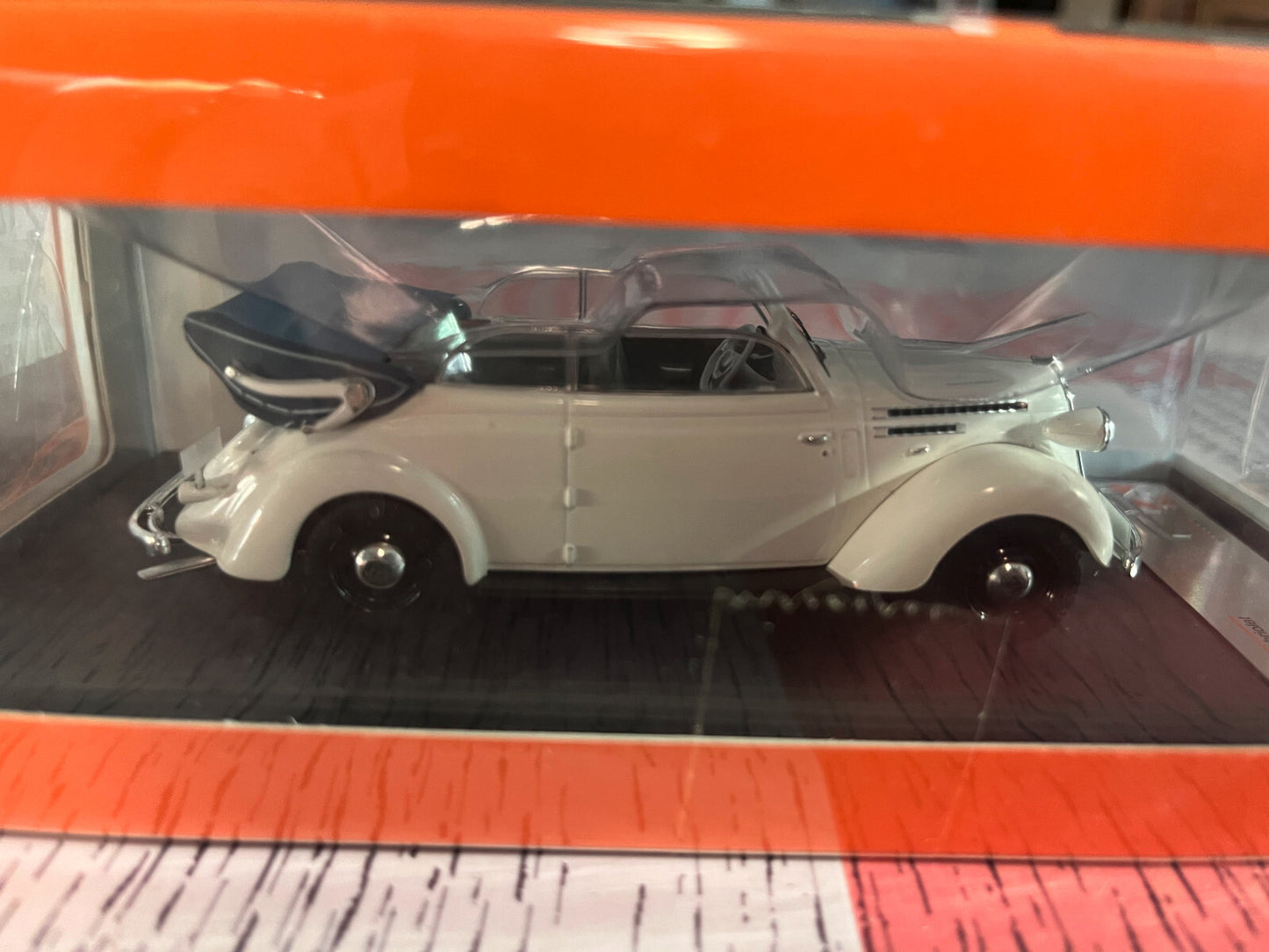 Voiture Miniature Volvo PV51 Cabriolet 1937 Off White Premium X au 1/43