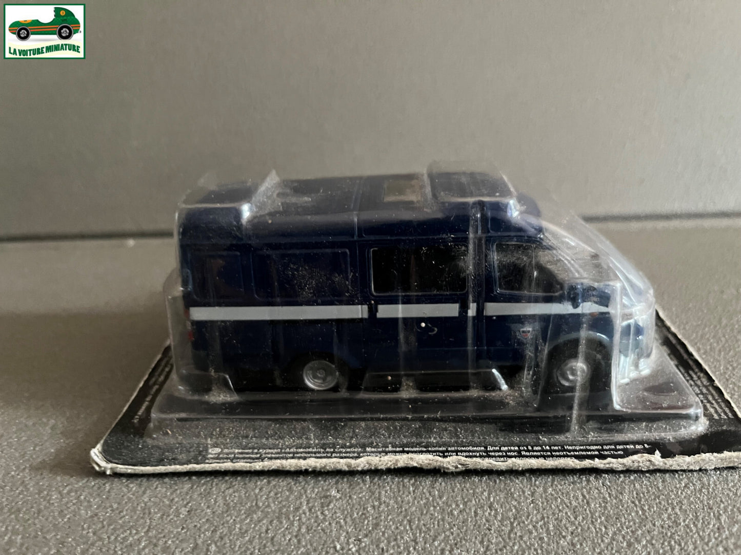 Voiture Miniature Camion Gaz 2705 Pays de L'est URSS Russie au 1/43