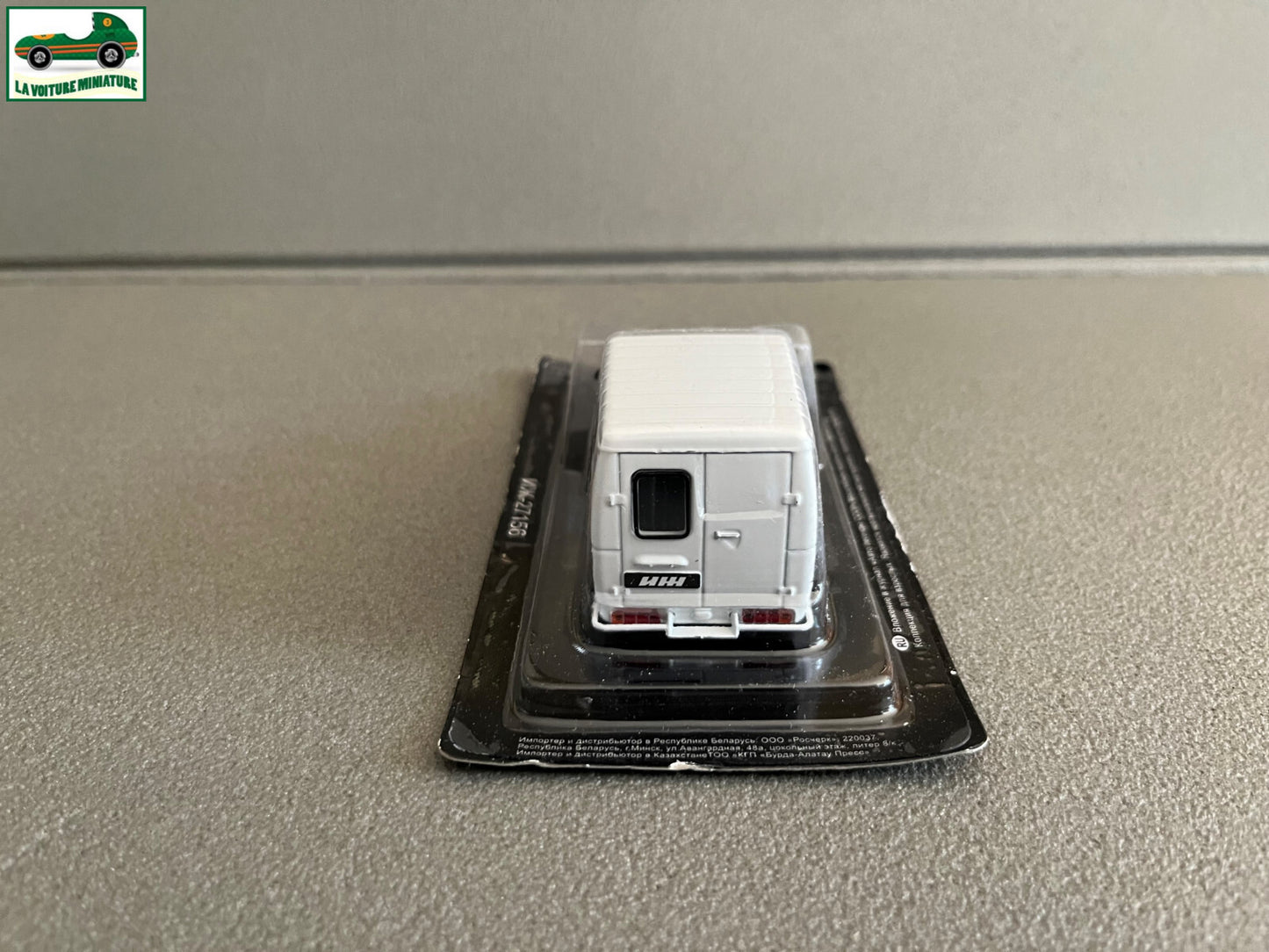 Voiture Miniature IZH 27156 Pays de L'est URSS Russie au 1/43