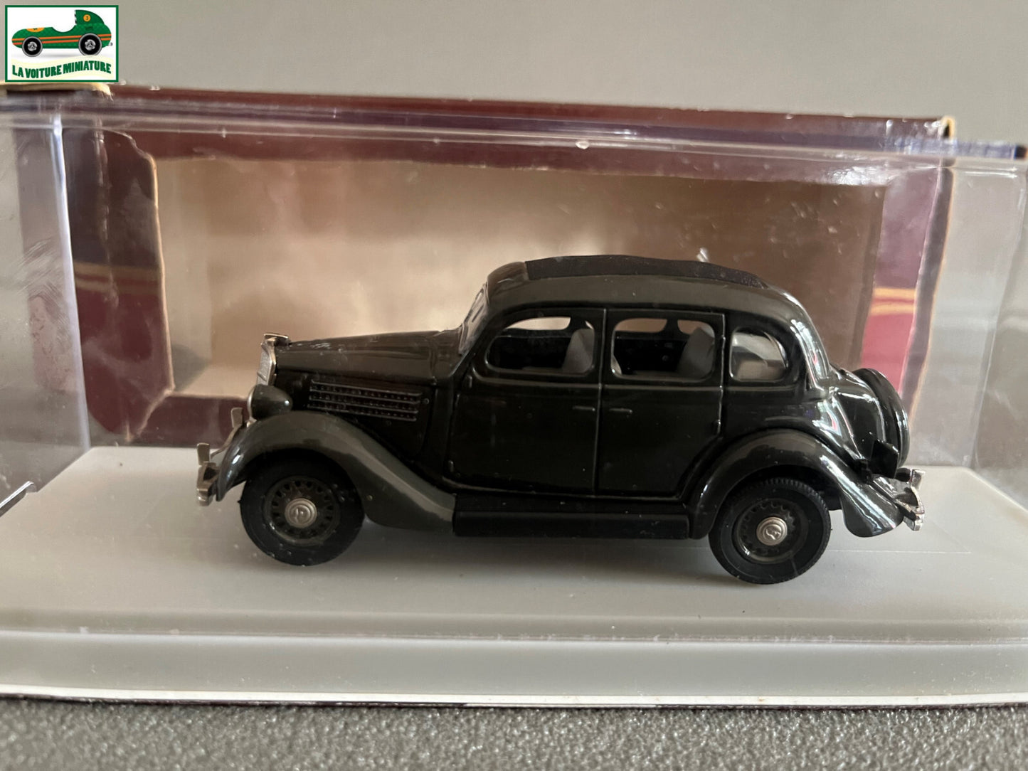 Voiture Miniature Ford Fordor 42 Conduite intérieure Rextoys 1/43