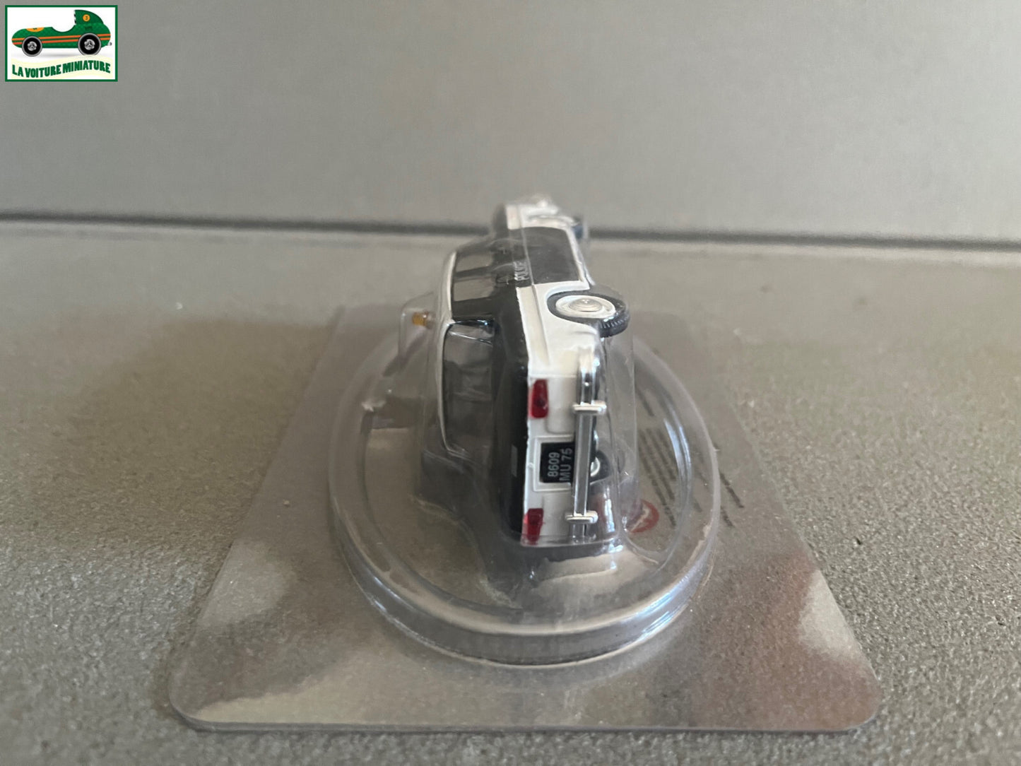 Voiture Miniature Renault R8 Police Norev Hachette 1/43