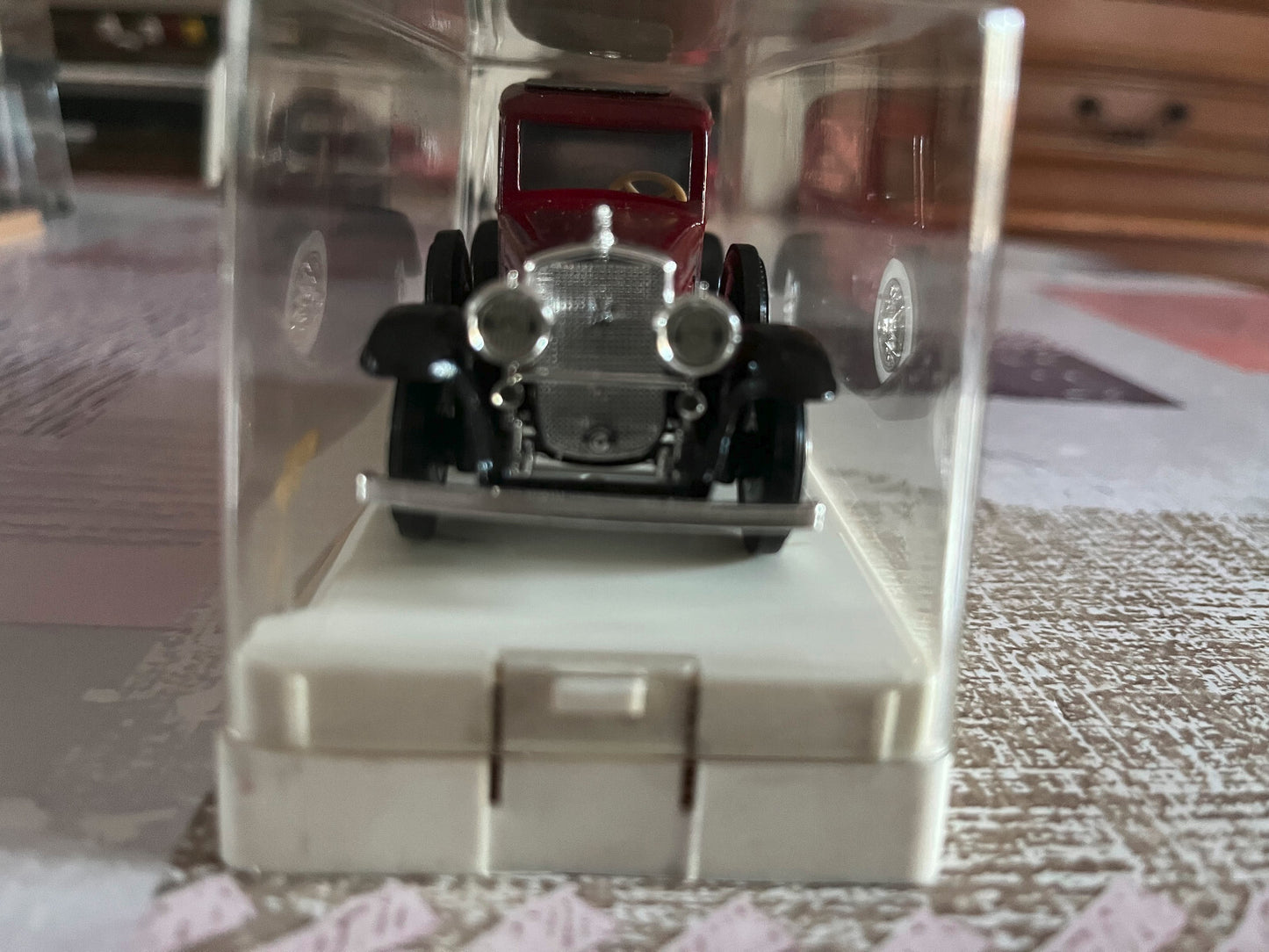 Voiture miniature Cadillac Budweiser Solido au 1/43