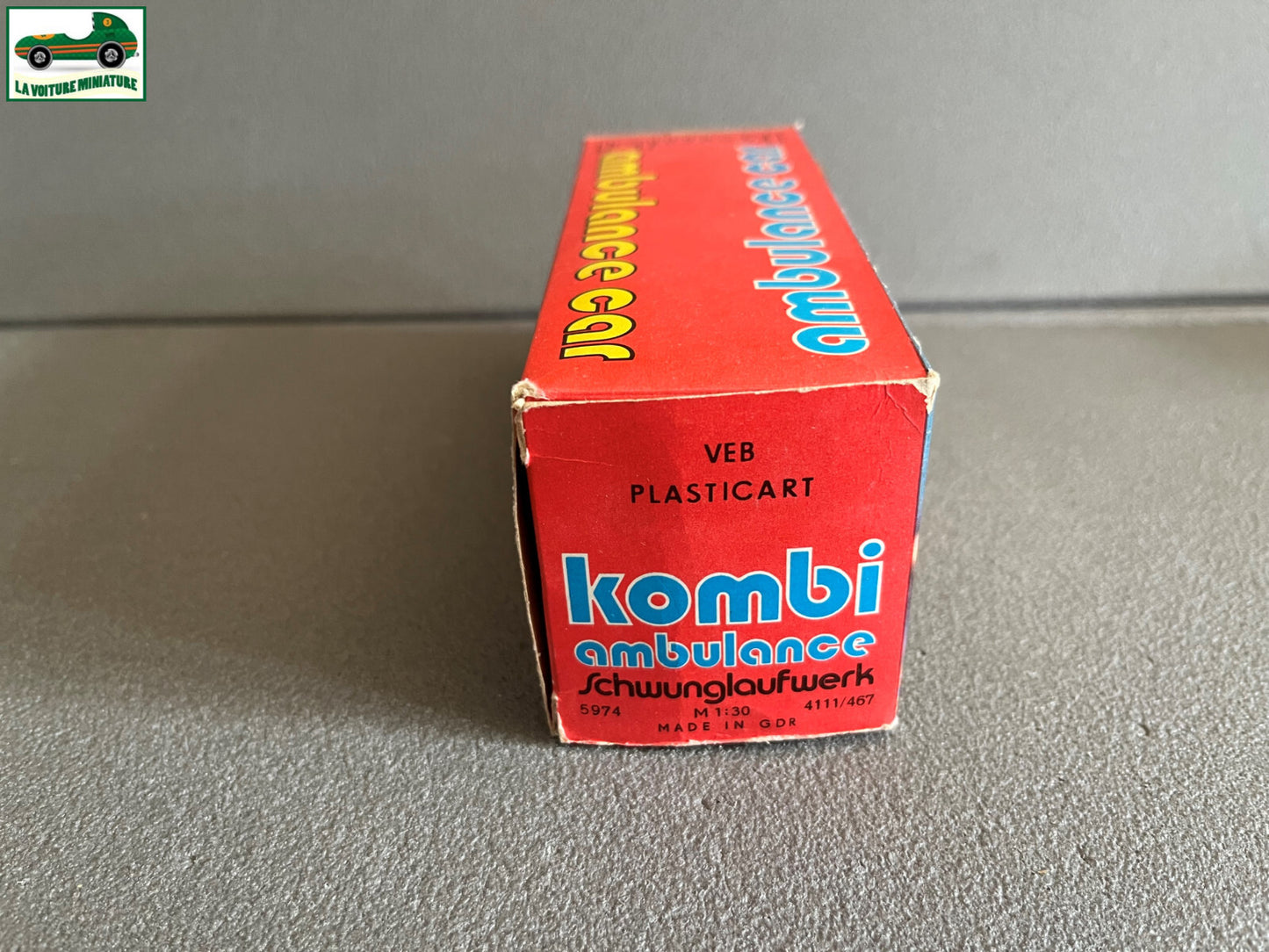 Ancien Jouet Voiture Plasticart Kombi Ambulance Car Tole Metal Made in GDR 1/30