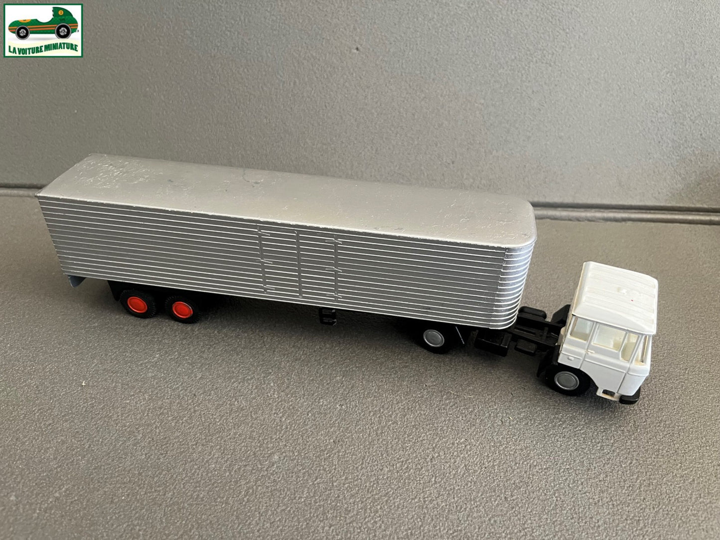 Ancienne Voiture Miniature Camion Semi Remorque DAF Lion Car 1/50 Défauts