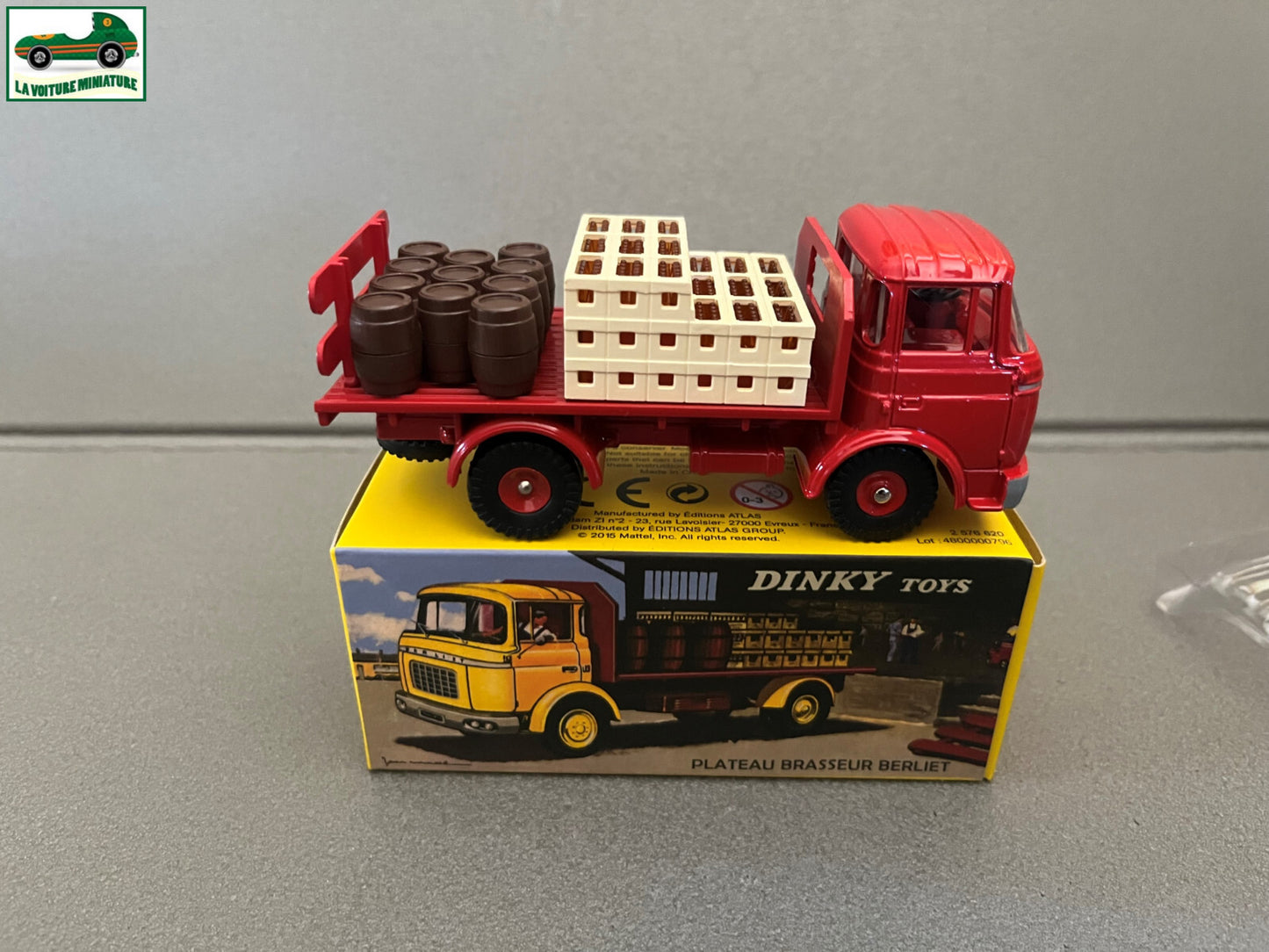 Voiture miniature Camion Plateau Brasseur Berliet 588 Dinky Toys Atlas