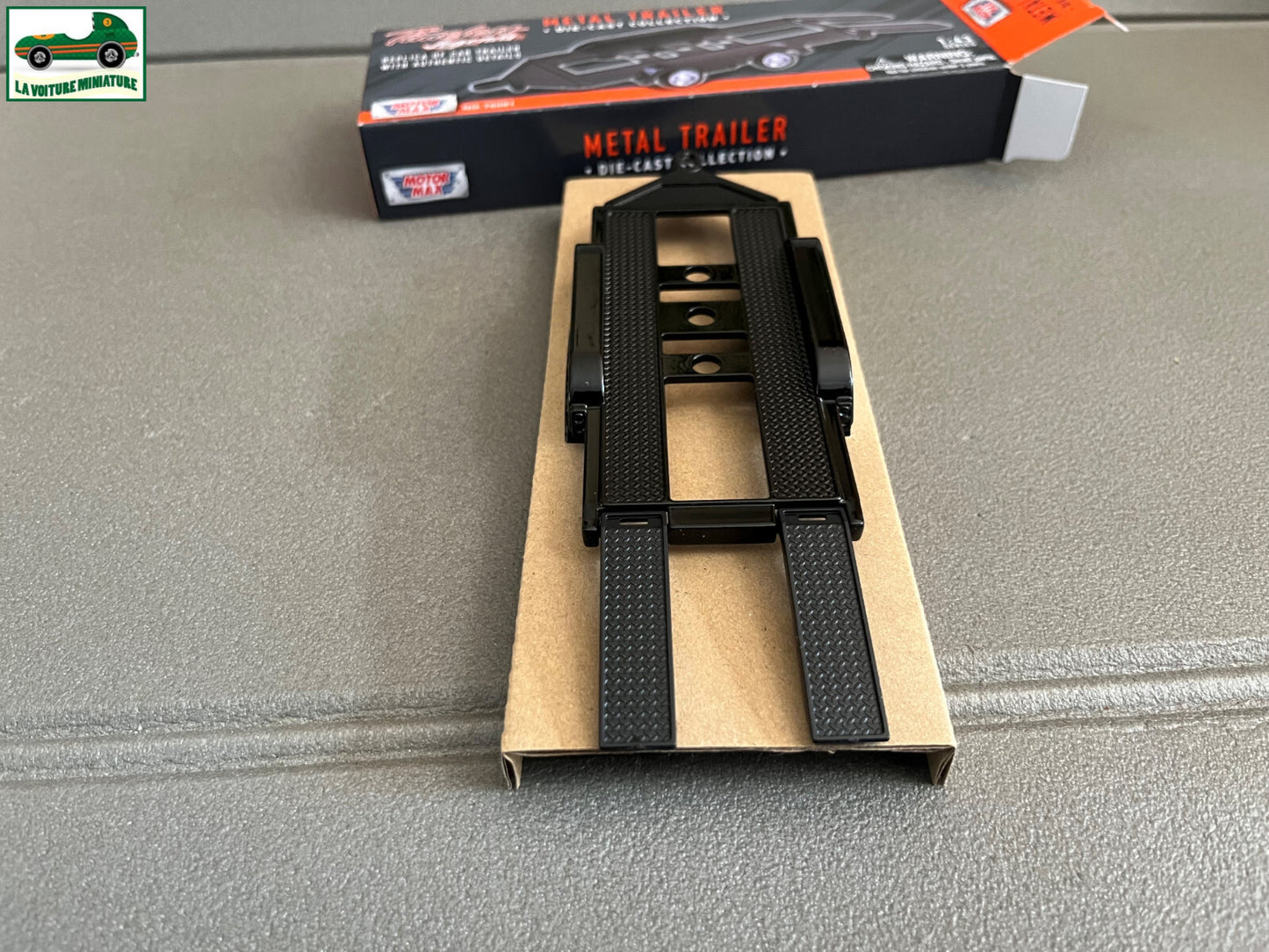 Voiture miniature Remorque Porte Voiture MotorMax Assistance Dépannage au 1/43
