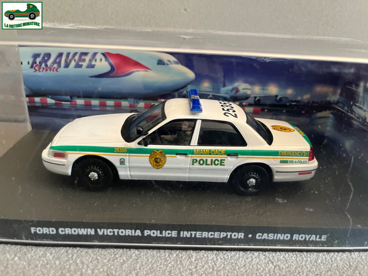 Voiture Miniature Ford Crown Victoria Police Interceptor James Bond 007 au 1/43