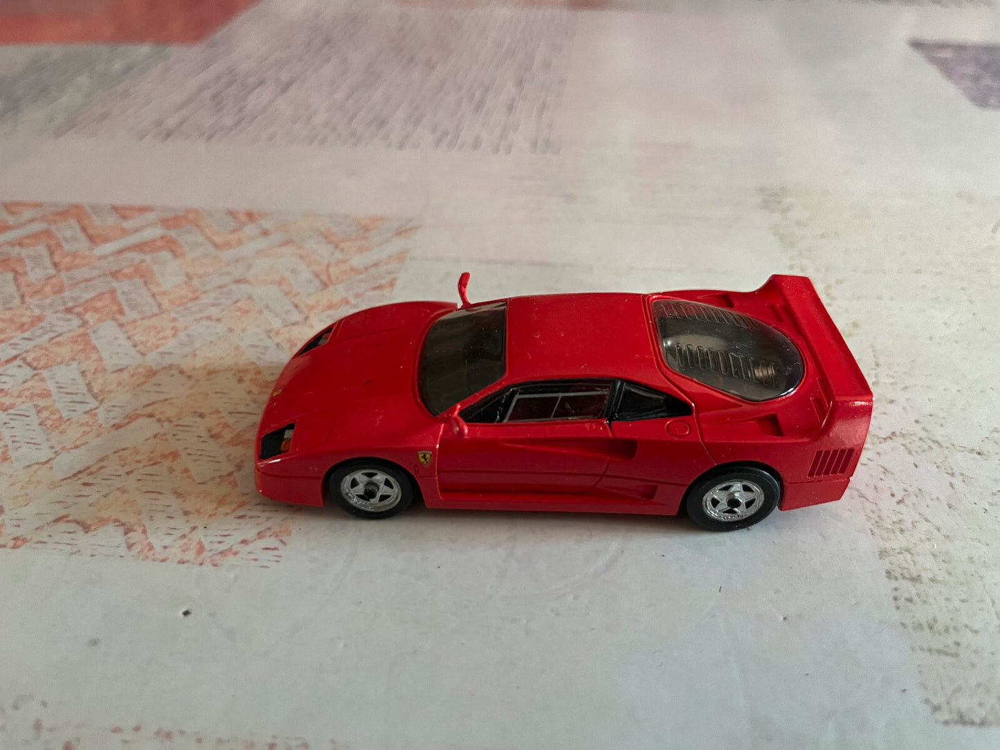 Voiture Miniature Kit monté Ferrari F40 Starter au 1/43