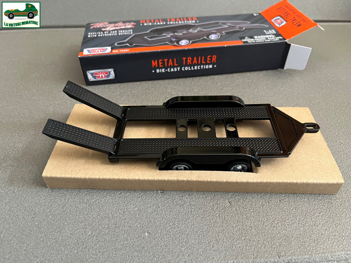 Voiture miniature Remorque Porte Voiture MotorMax Assistance Dépannage au 1/43