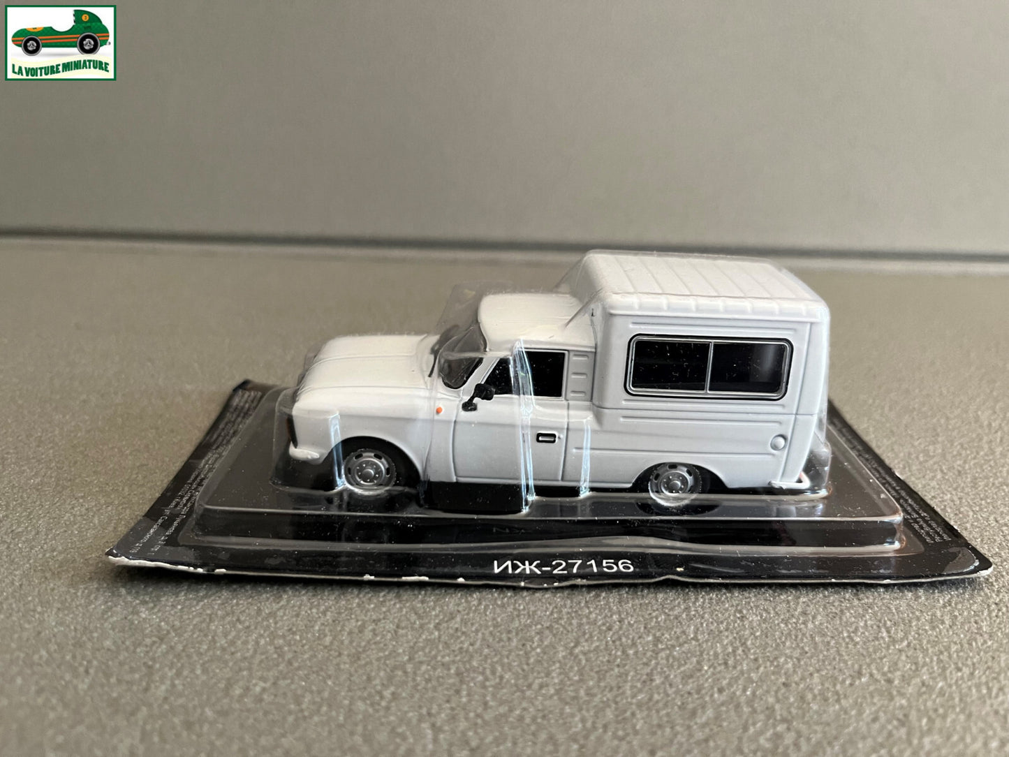 Voiture Miniature IZH 27156 Pays de L'est URSS Russie au 1/43