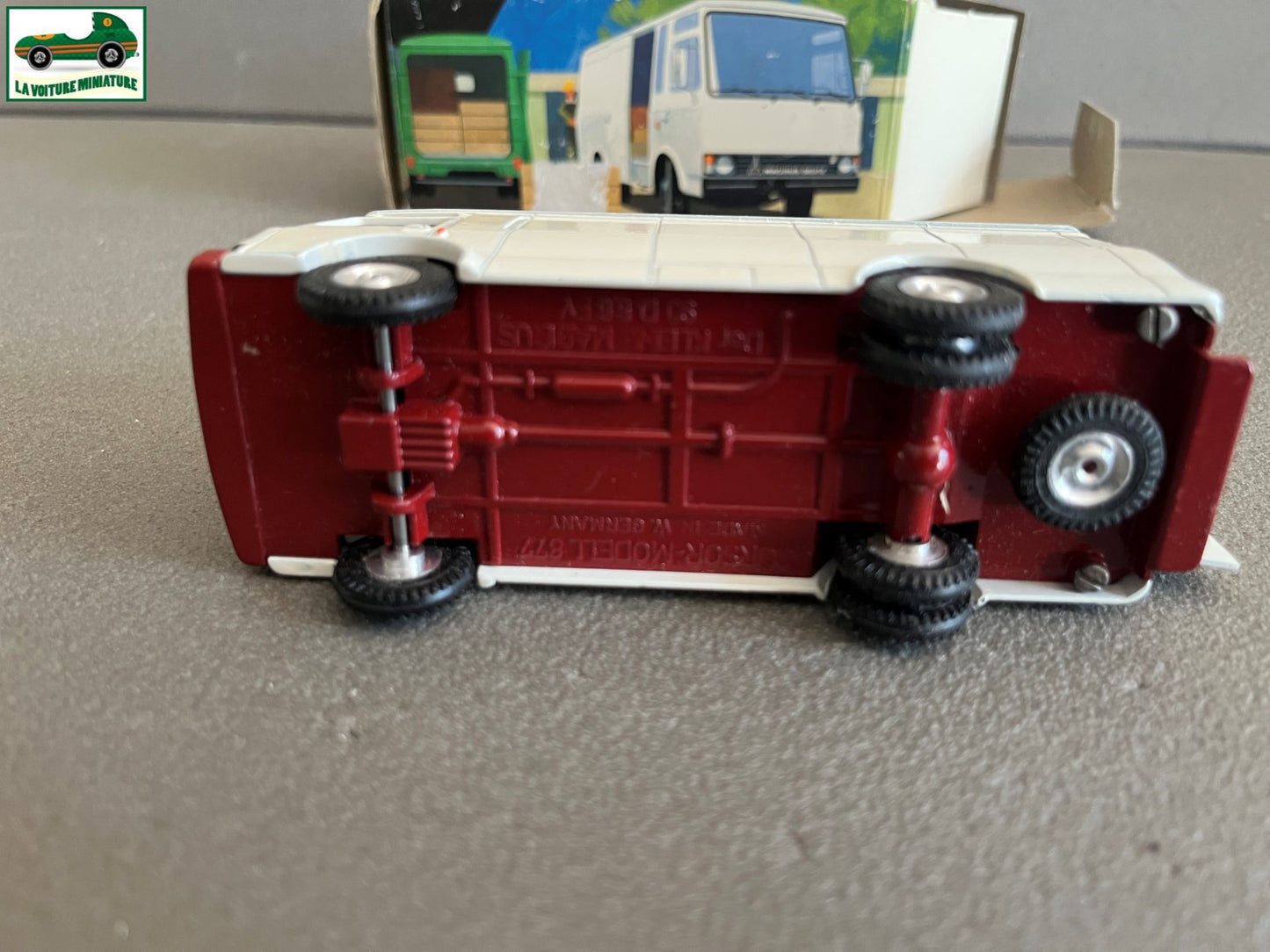 Ancienne Miniature Voiture Camion Magirus Deutz Cursor Modell 877 1/50