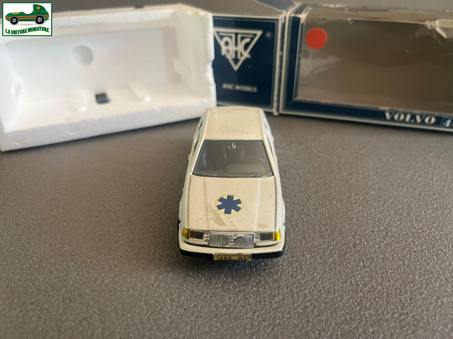 Voiture miniature Volvo 460 Pilen AHC Models au 1/43