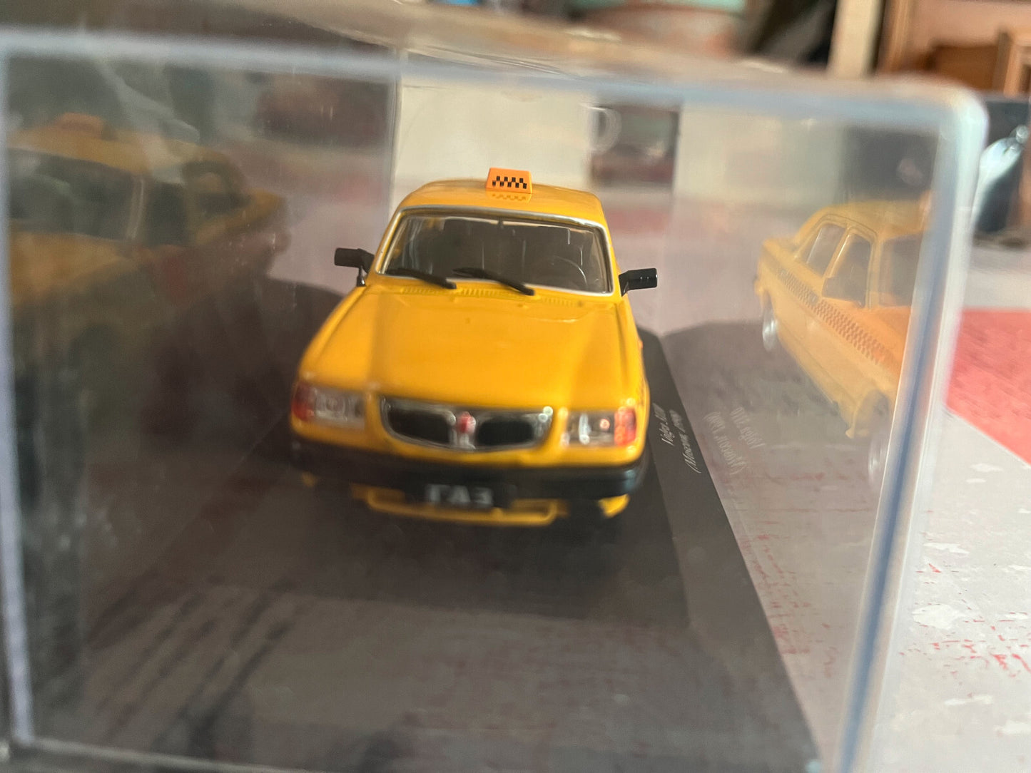 Voiture Miniature Taxi Volga 3110 Moscou 1998 Taxis du Monde au 1/43