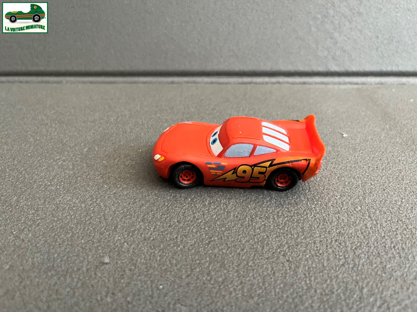 Voiture Miniature Cars Disney Pixar Flash McQueen Bully Figurine