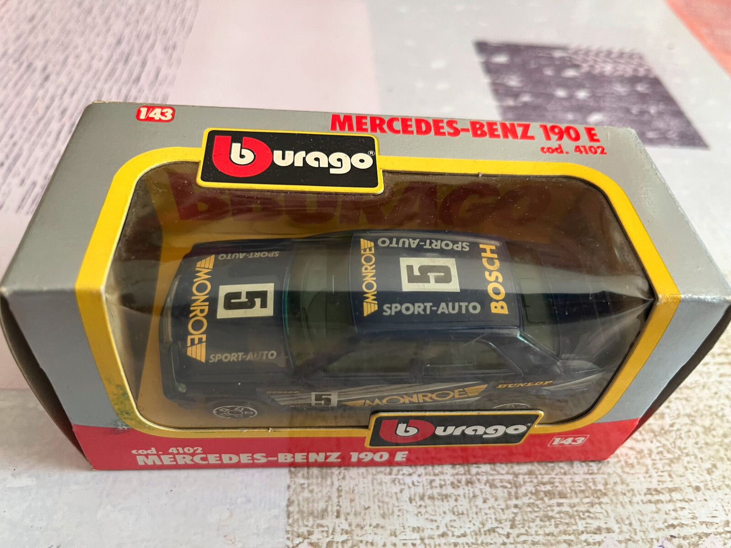 Voiture miniature Burago Mercedes Benz 190 E 4102 au 1/43