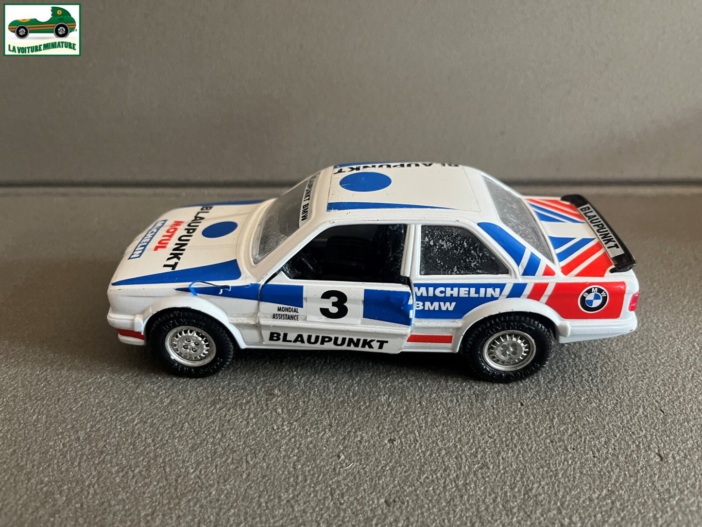 Ancienne Voiture Miniature BMW 323 Mira Spain au 1/25 Epave