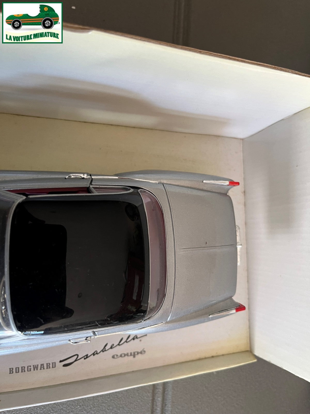 Voiture miniature Borgward Isabella Coupé Revell au 1/18