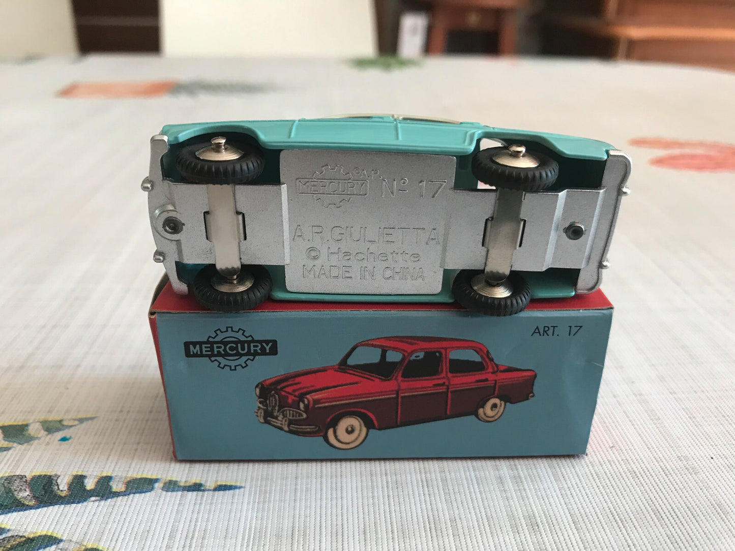 Voiture miniature Alfa Romeo Giulietta Mercury Hachette 1/48 1/43 Dinky