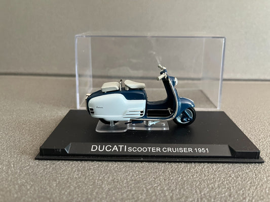 Moto miniature Italienne Ducati Scooter Cruiser 1951 1/24