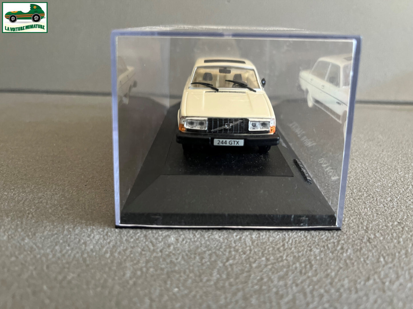 Voiture Miniature Volvo 244 GTX au 1/43
