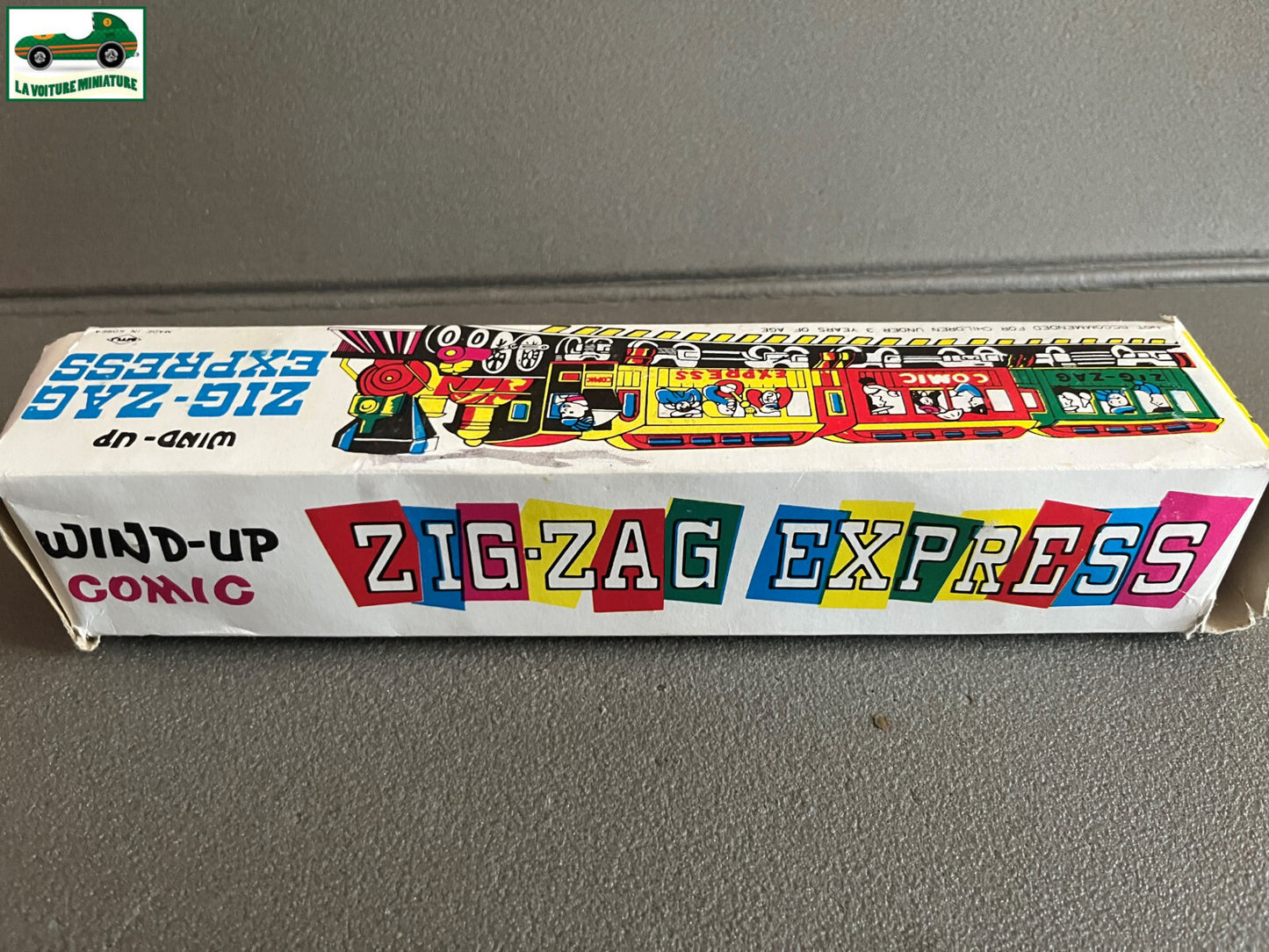 Ancien Jouet de Bazar Plastique Mécanisme Clé Train Zig Zag Express Comic Corée