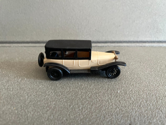 Voiture Miniature Ancien Plastique Lancia Lambda 5S Huilor France