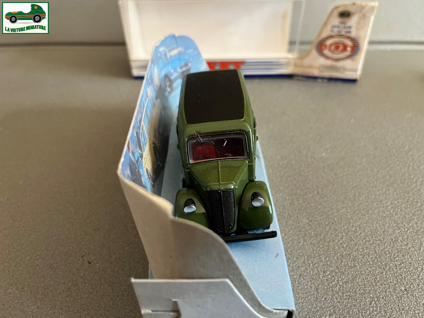 Voiture Miniature 1950 Ford E83W 10 CWT Van DY-4 Dinky Matchbox au 1/43