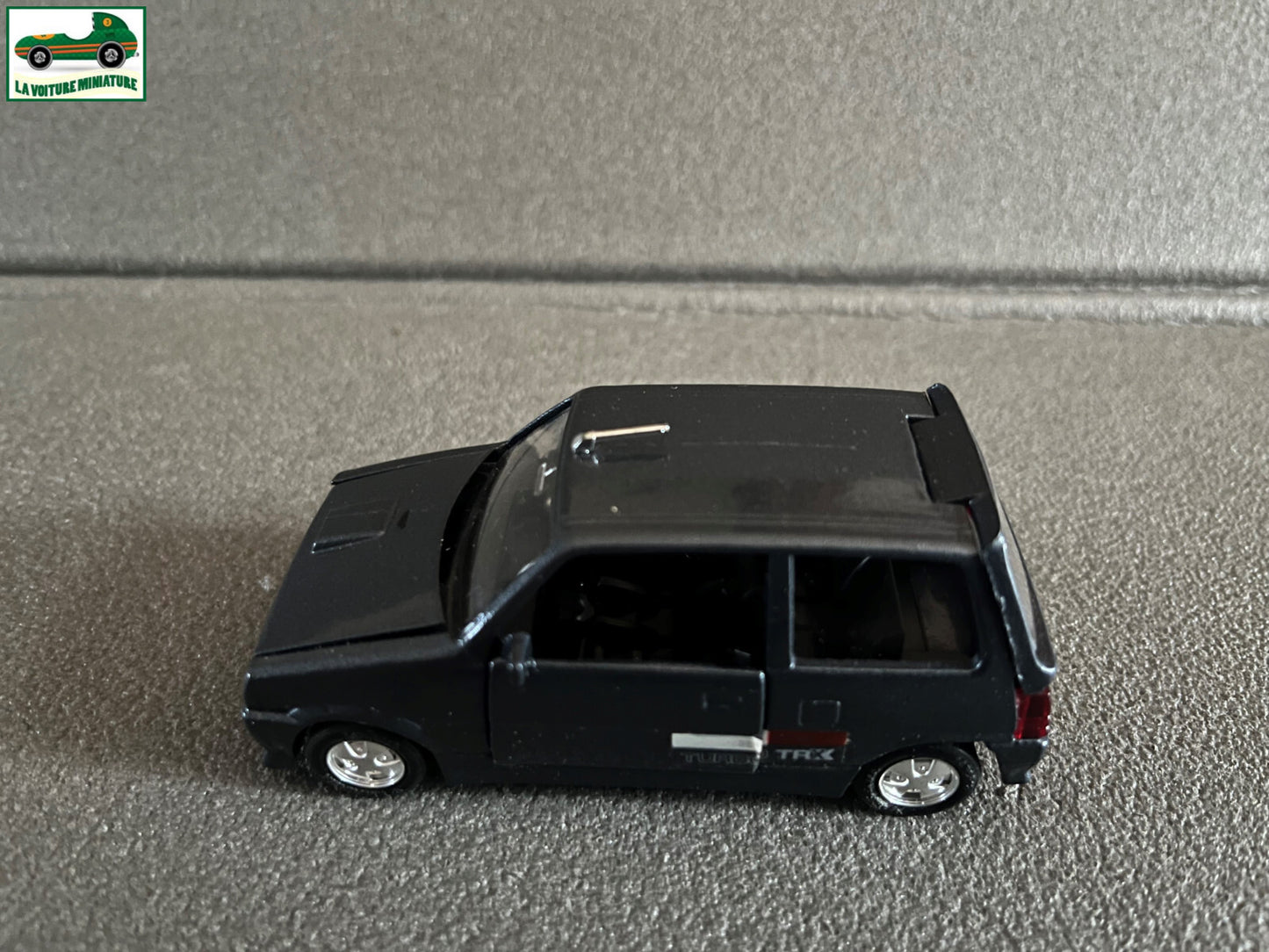 Voiture miniature Diapet Daihatsu Mira Japan au 1/35
