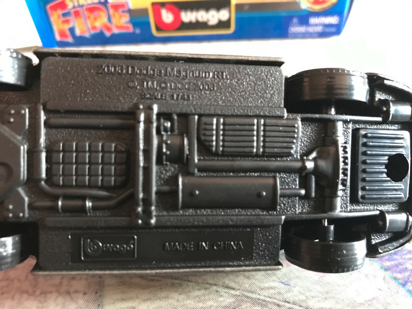 Voiture miniature Burago Street Fire Dodge Magnum RT au 1/43