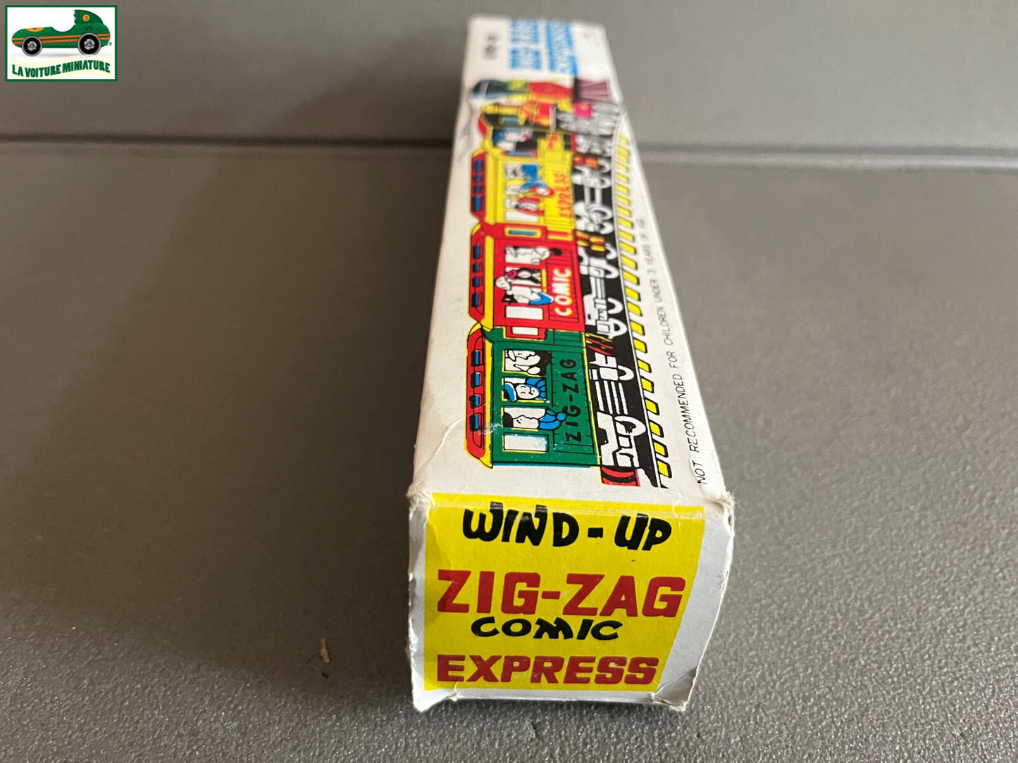 Ancien Jouet de Bazar Plastique Mécanisme Clé Train Zig Zag Express Comic Corée