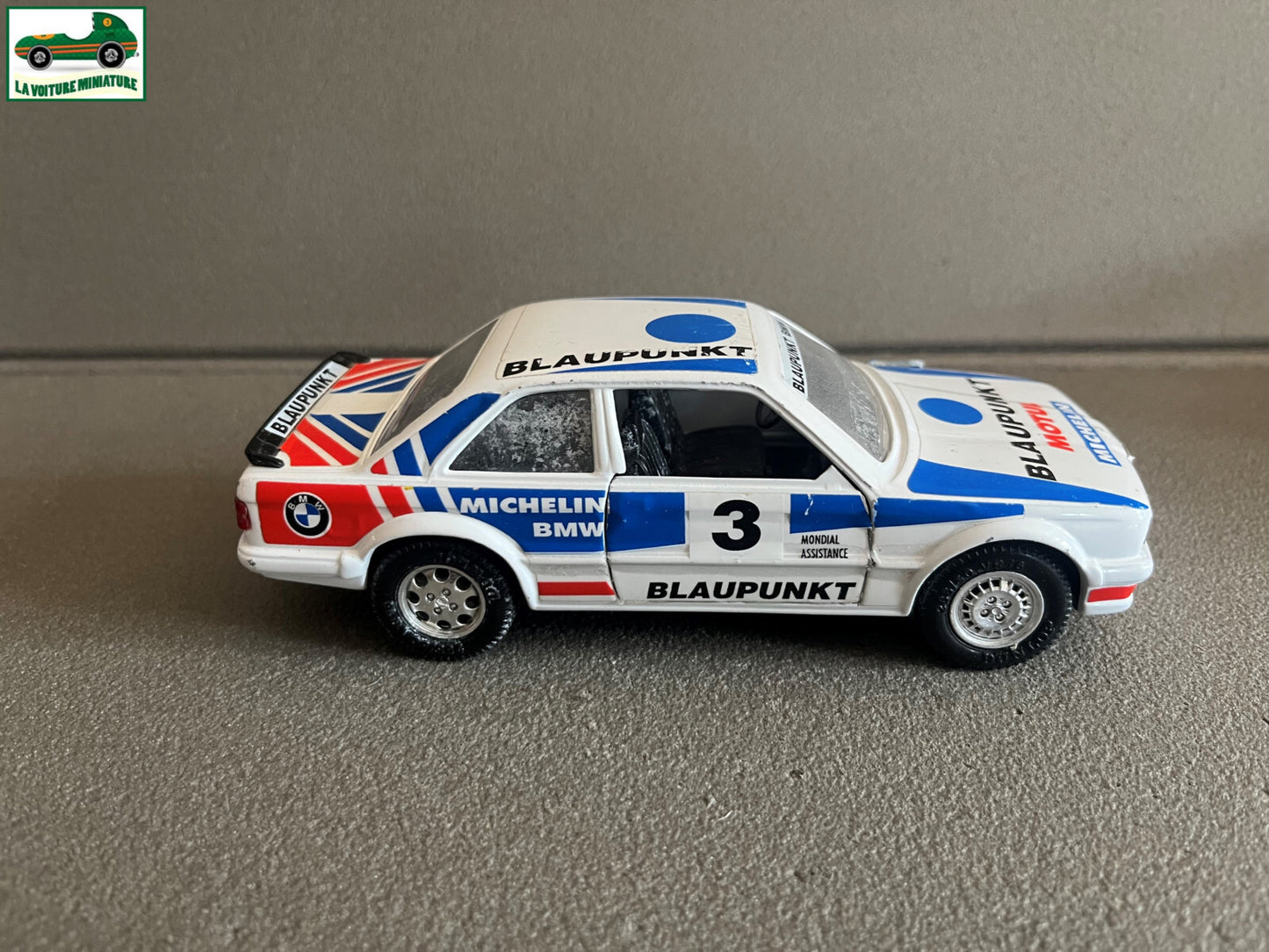 Ancienne Voiture Miniature BMW 323 Mira Spain au 1/25 Epave
