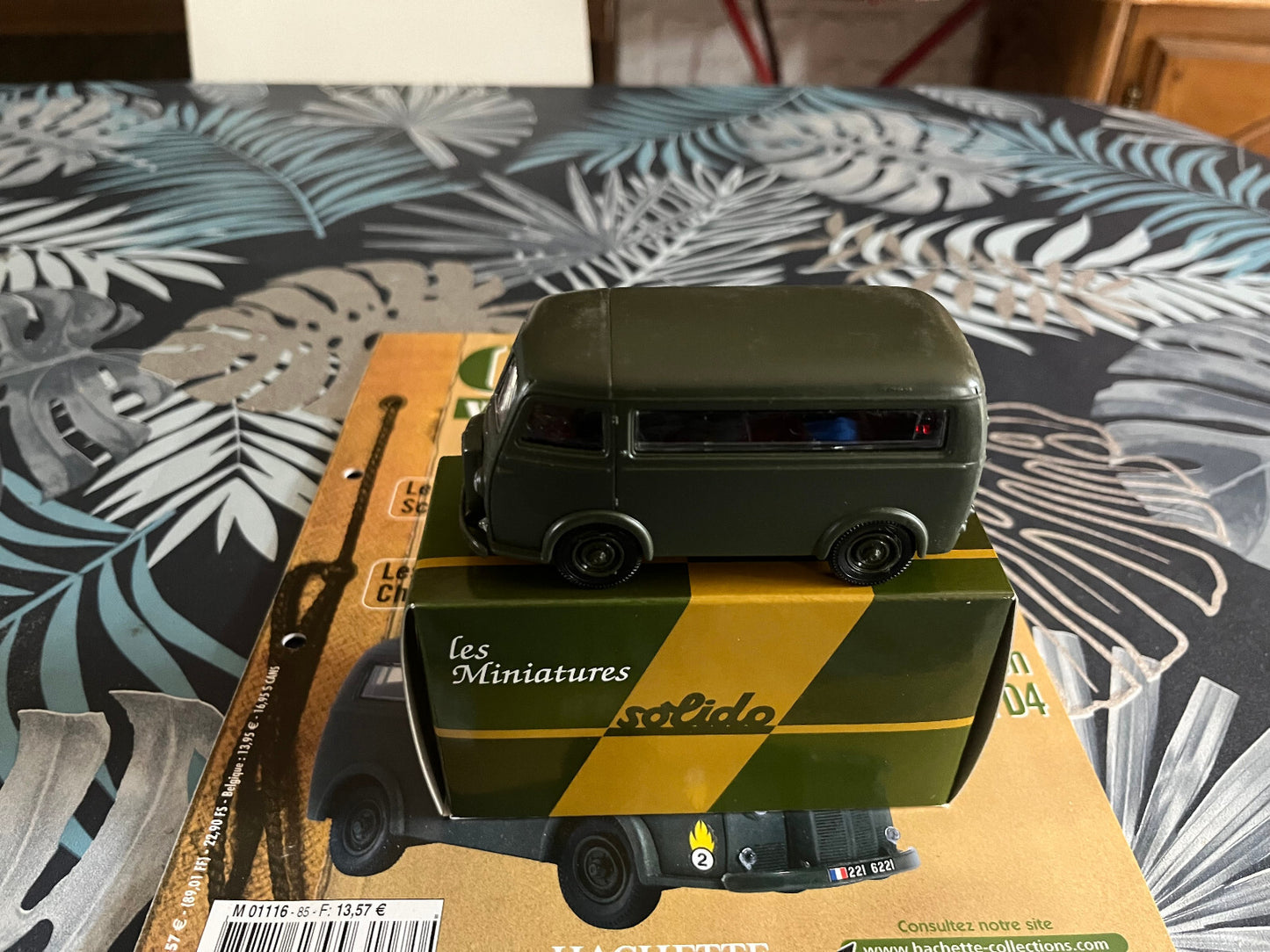 Chars et véhicules Militaires Solido Hachette Camion Fourgon Peugeot D4