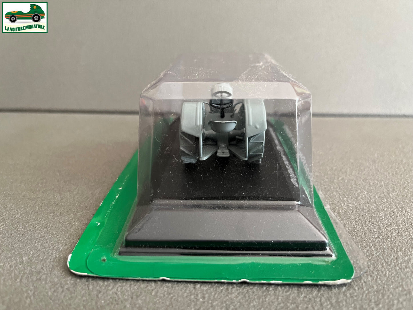 Voiture miniature Tracteur Agricole Russe URSS Fordson Putilovets Hachette 1/43