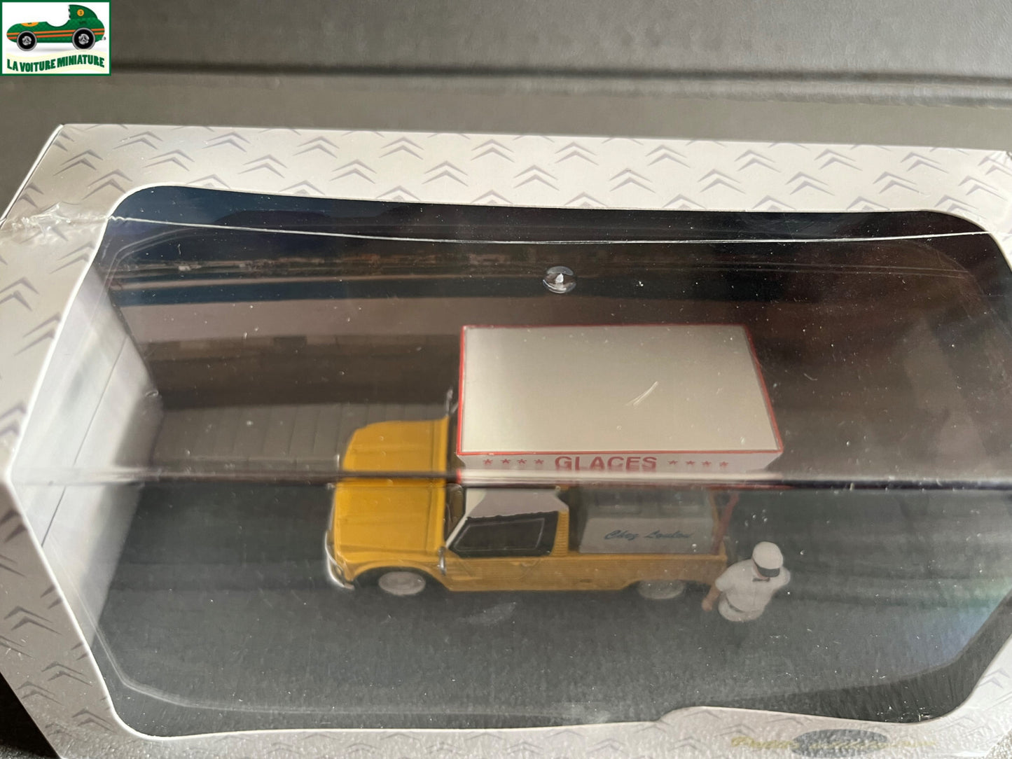 Voiture Miniature Diorama Citroen Mehari Glacier Marchand de Glaces 1/43 Atlas
