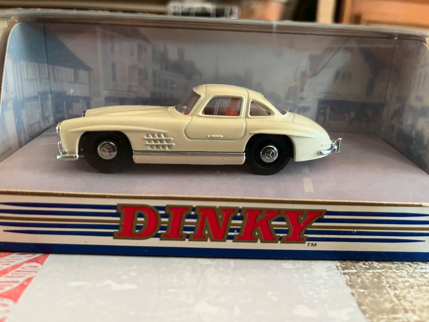Voiture Miniature Mercedes Benz 300SL Gullwing DY-12 Dinky Matchbox au 1/43