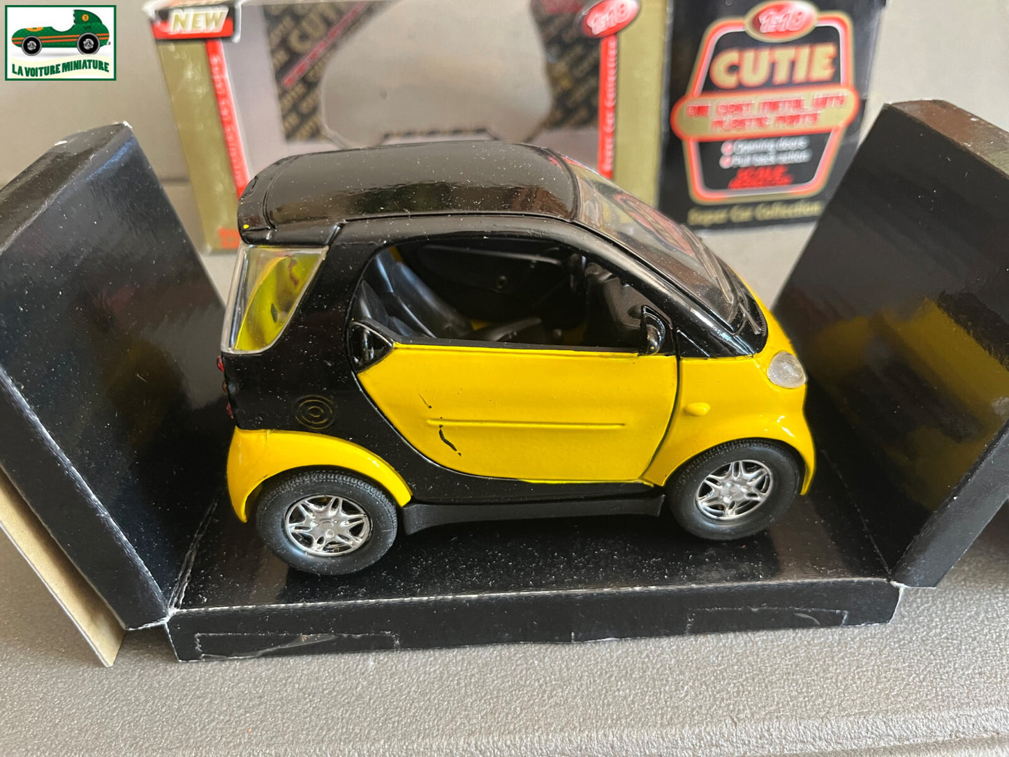 Voiture miniature Smart 1ère Version Cutie au 1/18